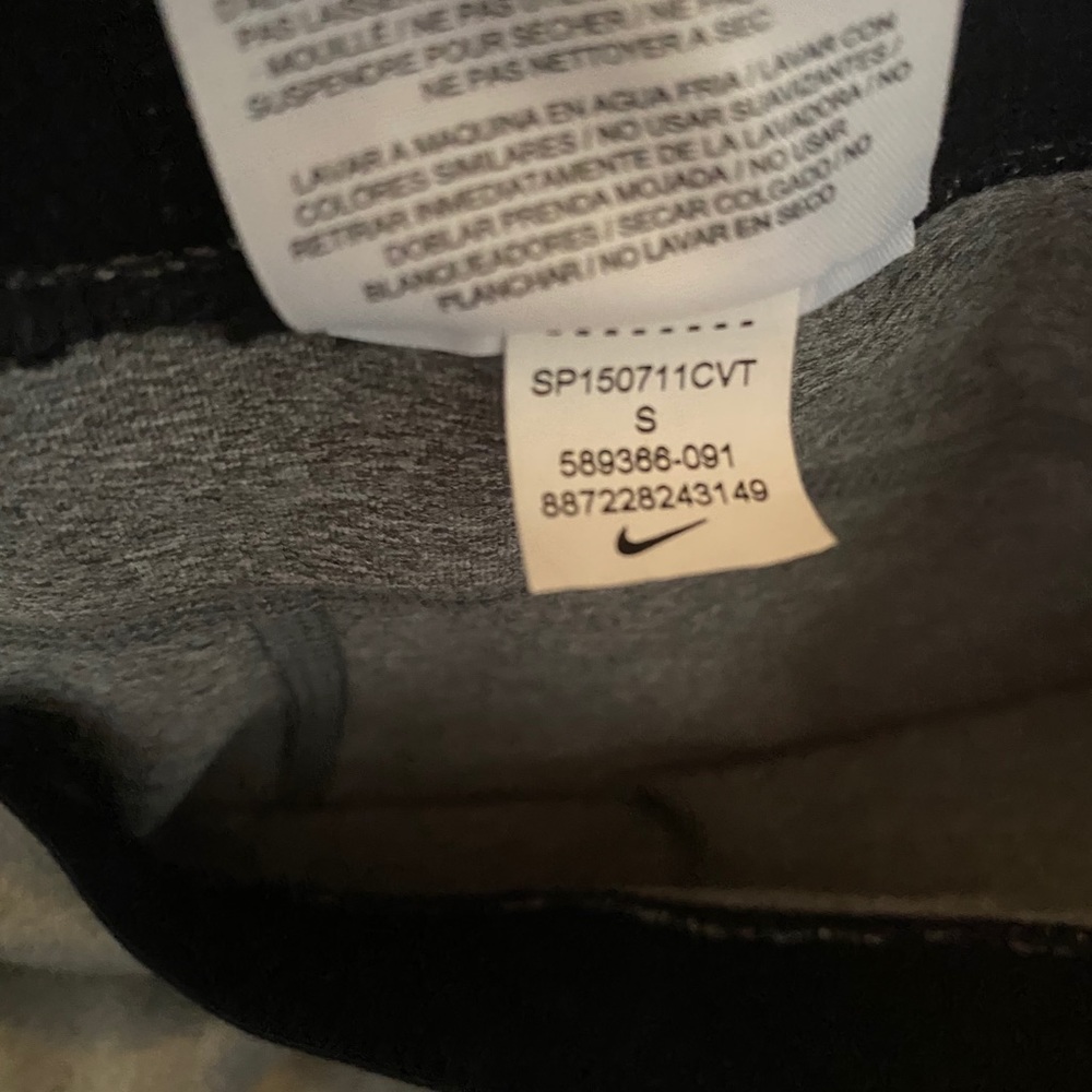 Nike Pro Drift Capri Leggings - Picture 2 of 6